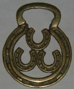 561